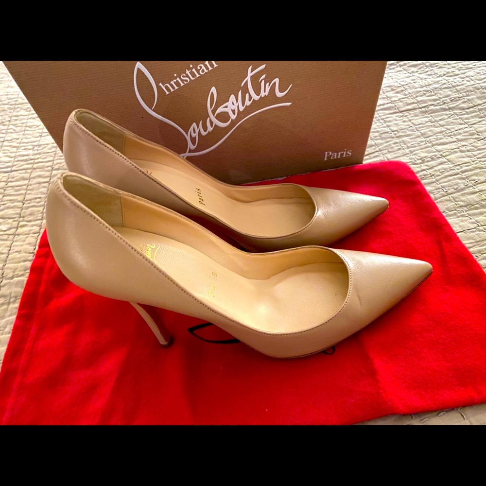 Christian Louboutin Nude Pumps Size 37.5